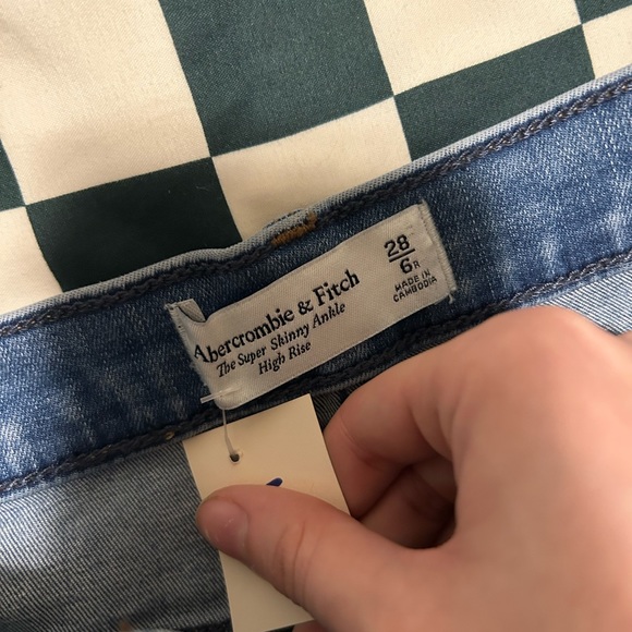 Abercrombie and finch high rise jeans - Picture 2 of 4
